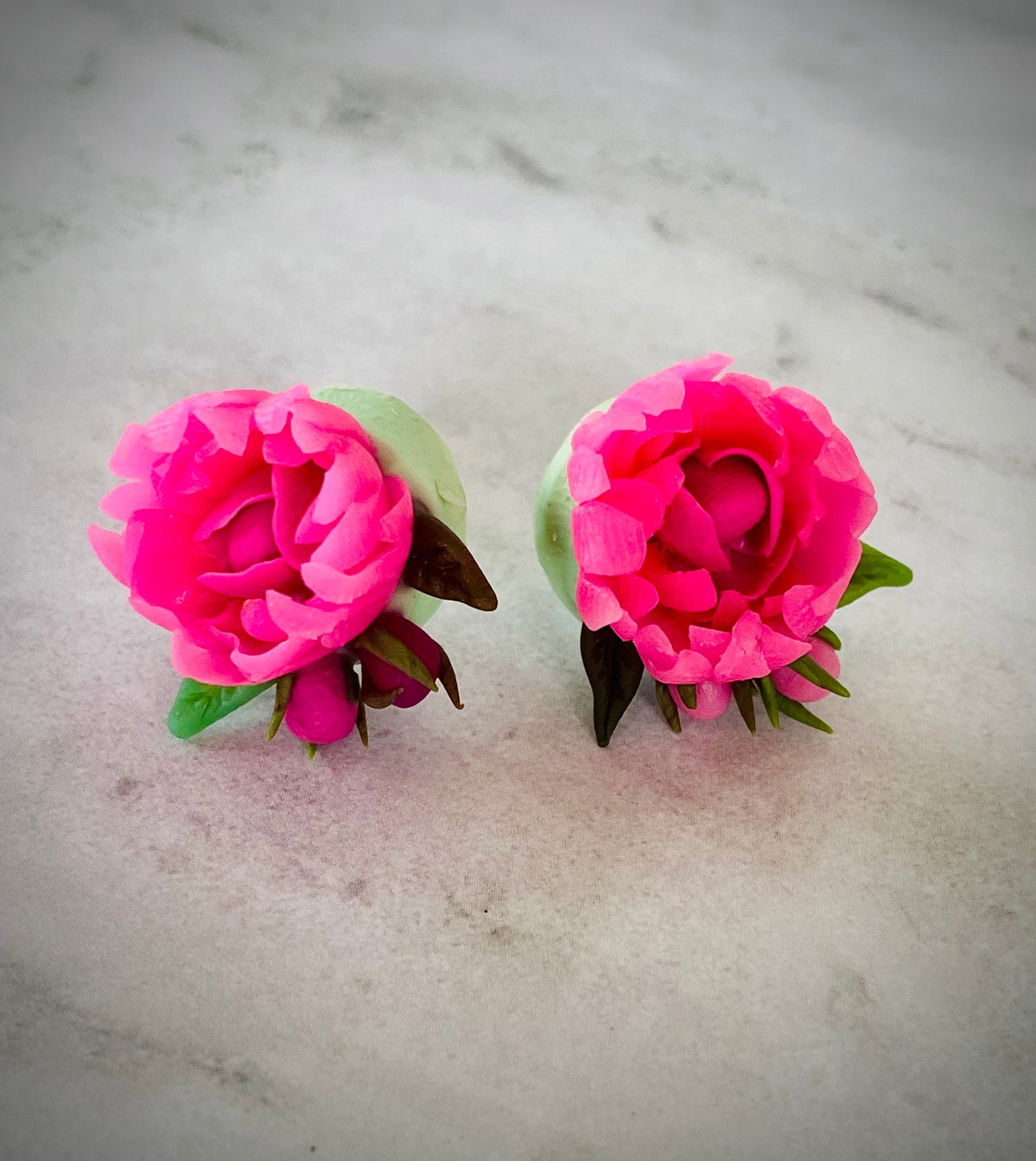 Peony Stud (bright candy pink)